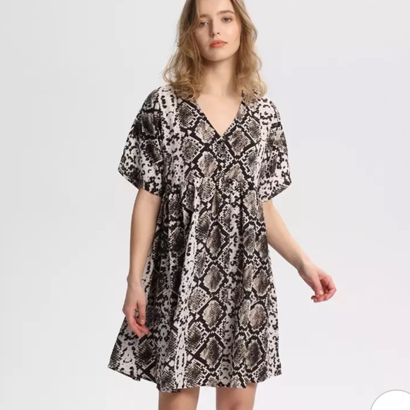 Vadim Dresses & Skirts - Babydoll oversized dress Medium